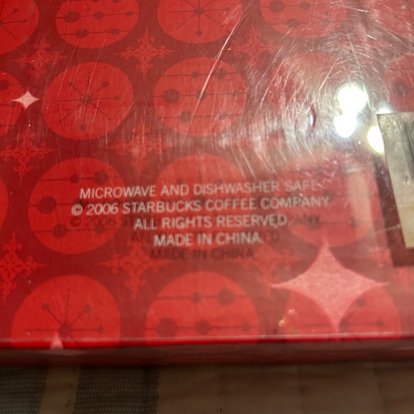 New in box Starbucks 2006 Set of 4 Holiday Plates - Picture 3 of 4